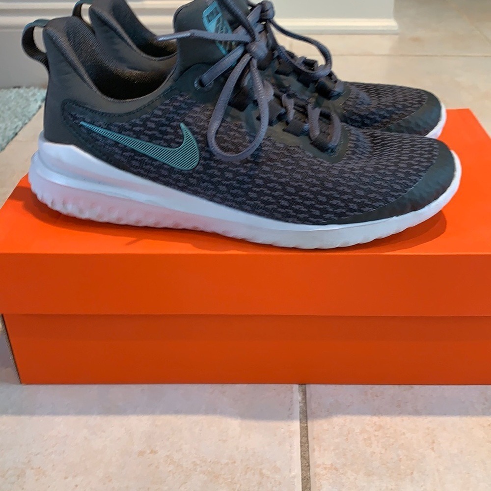 Nike Women's Renew Run Running Shoes Size 6.5
